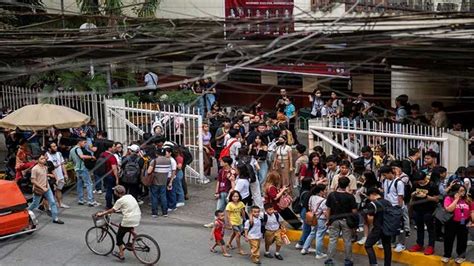 Buildings evacuated as quake rattles Philippine capital .